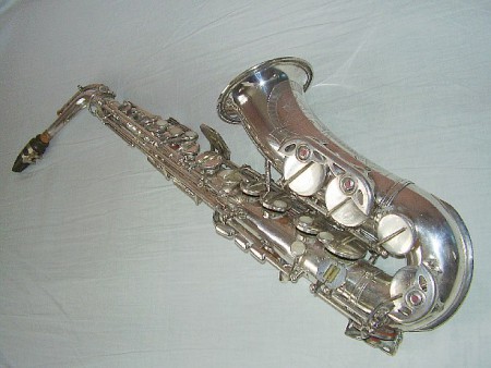 Ten istý saxofón po vyčistení a oprave